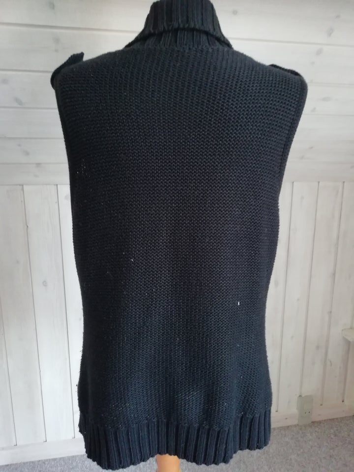 Vest, Free Qjento, str. 40