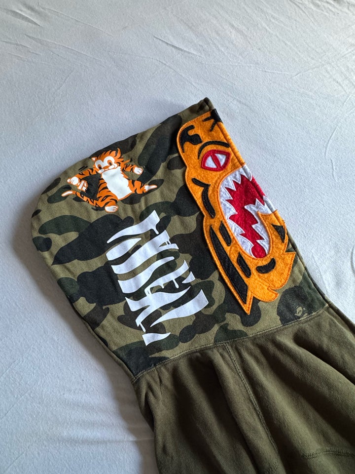 Anden trøje, Bape, str. L