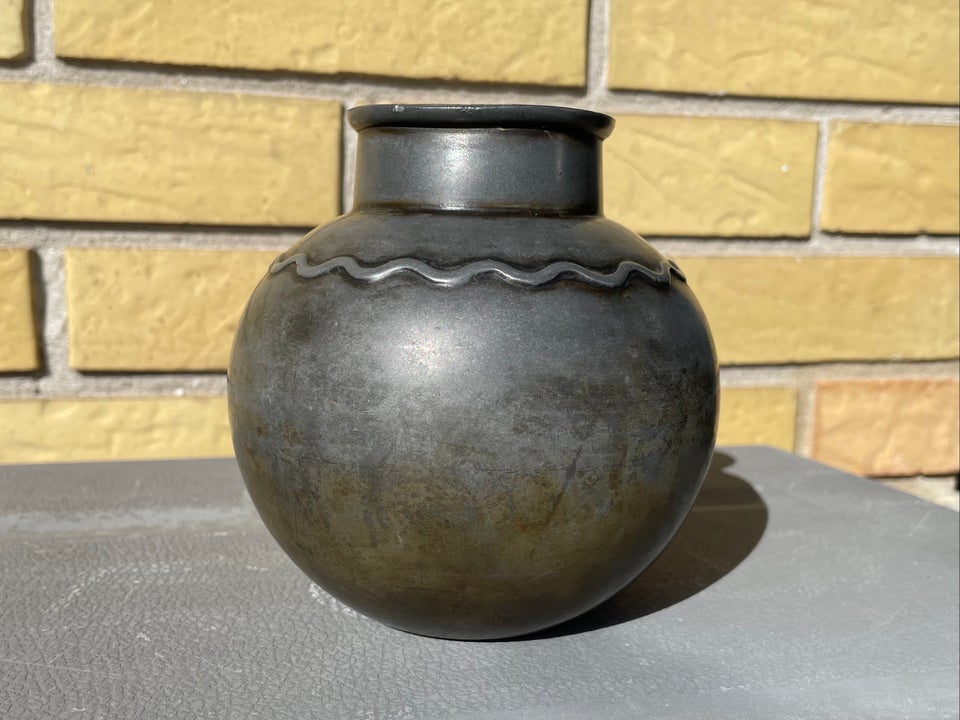 Vase Kuglevase af diskometal 