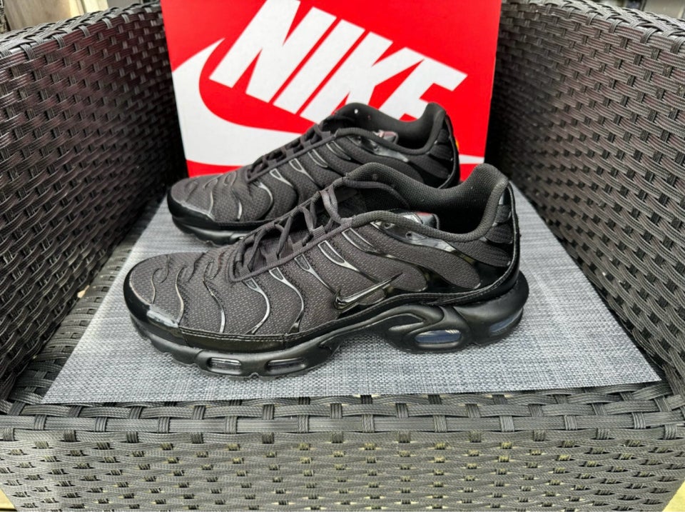 Sneakers Nike str 445