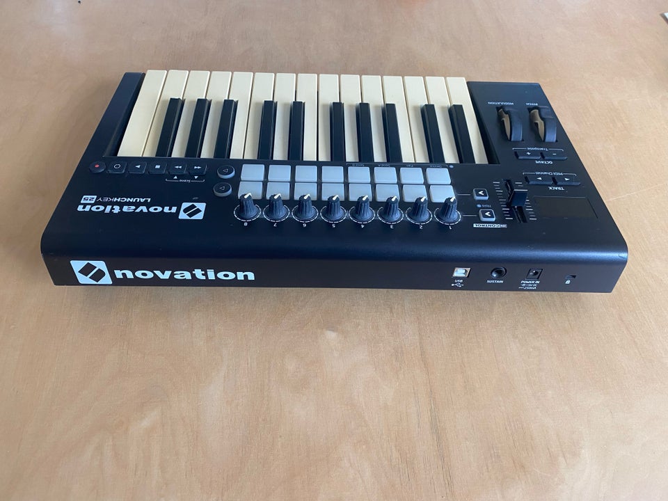 Novation launchkey 25, Novation