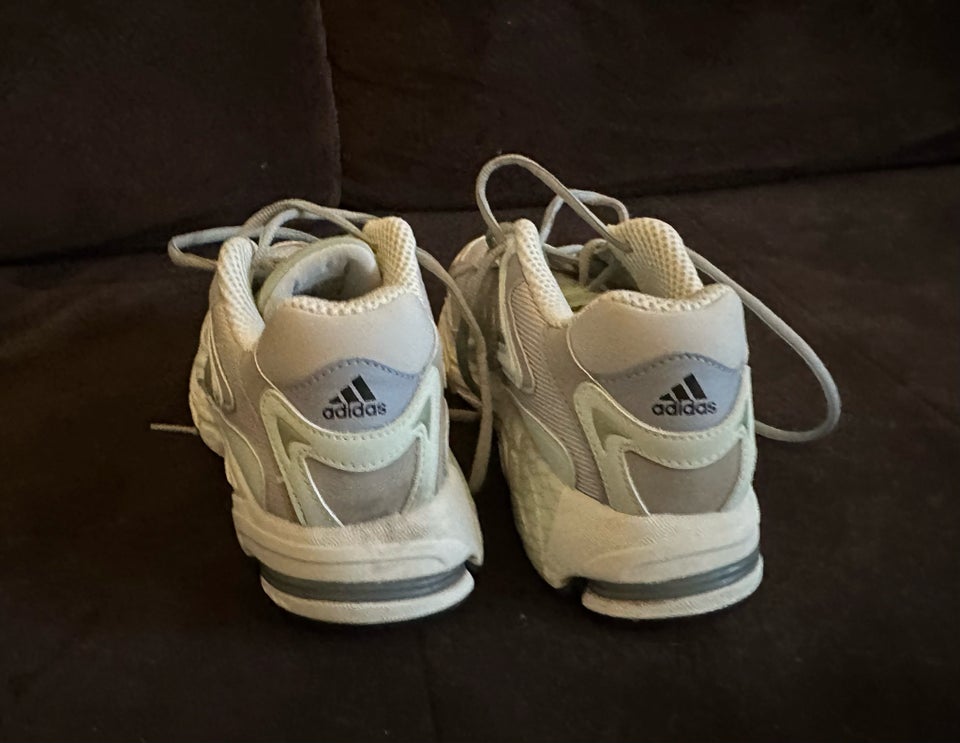 Sneakers, Adidas response CL, str.