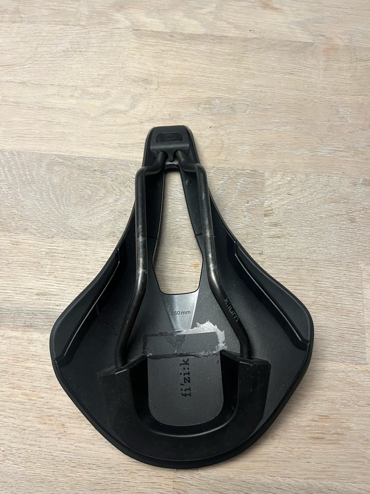 Sadel, Fizik 160 mm Tempo