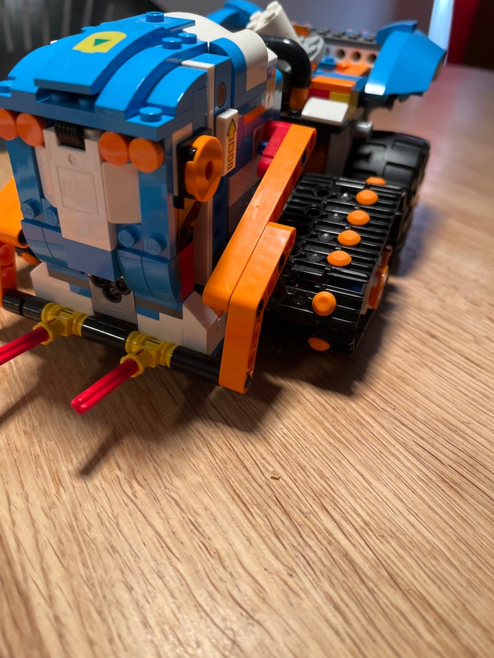 Lego andet, Boost