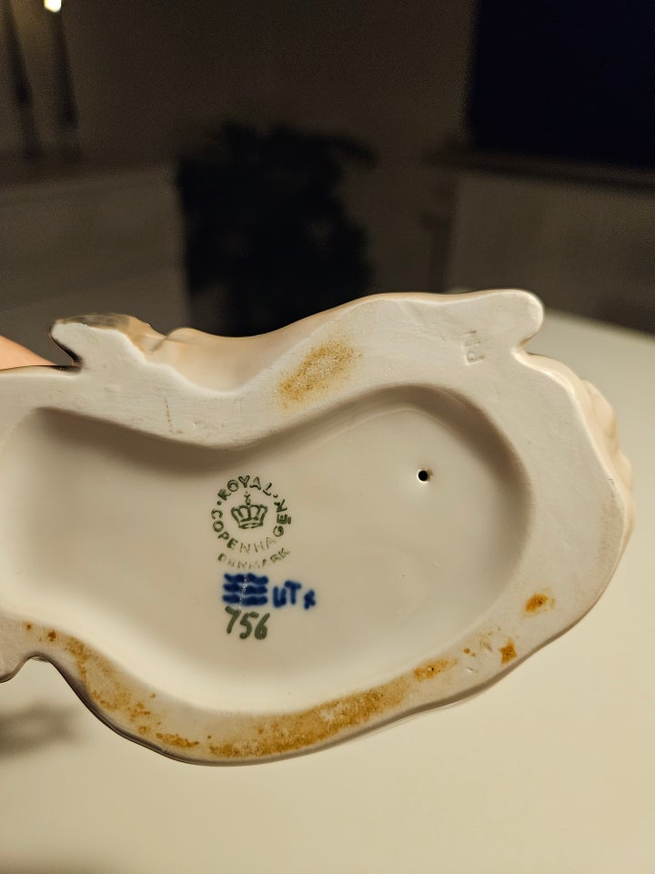 Porcelæn, Liggende hjort #756,