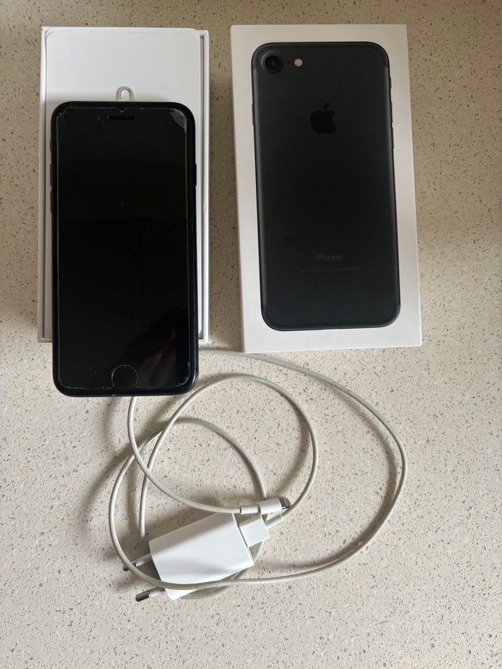 iPhone 7, 128 GB, sort