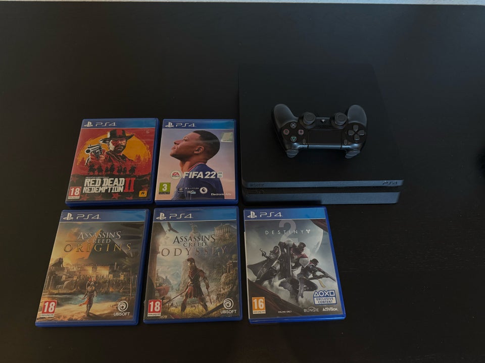 Playstation 4, PlayStation 4 Slim,