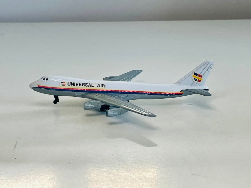 Modelbil Boeing 747, skala ca 10 cm