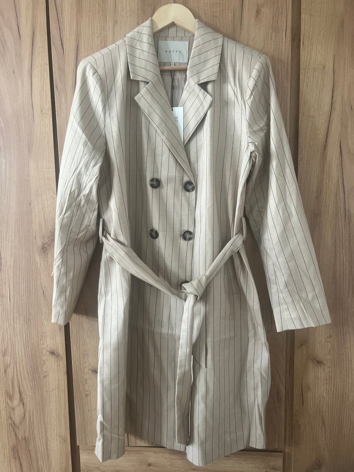 Trenchcoat, str. 40, Kaffe