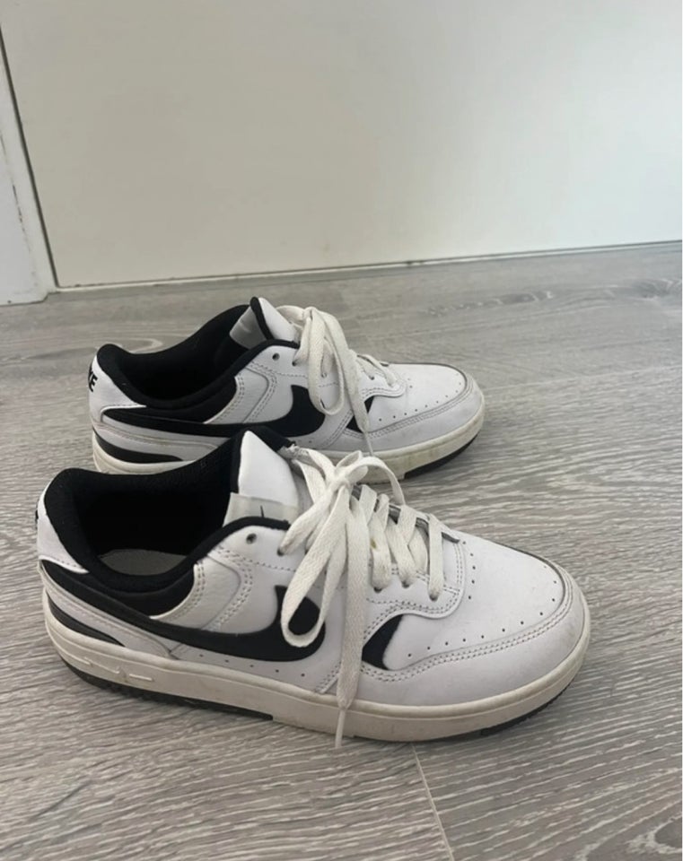 Sneakers, str. 37,5, Nike