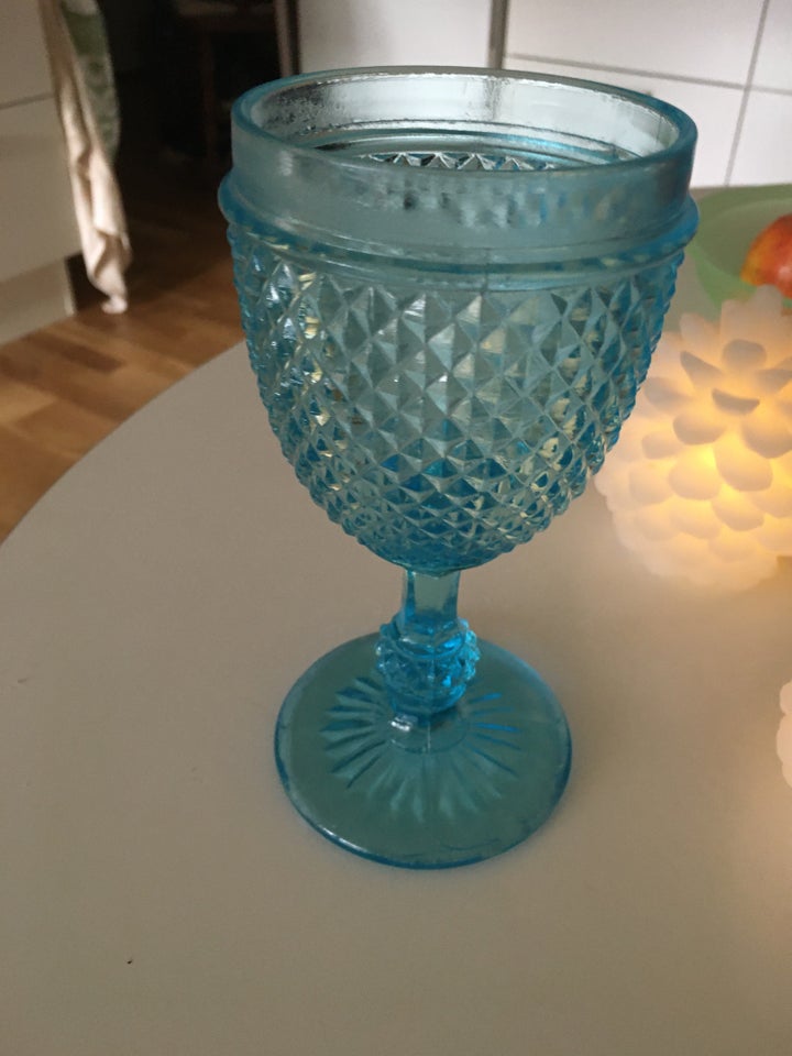 Glas, 17 cm højt glas på fod 8 cm i