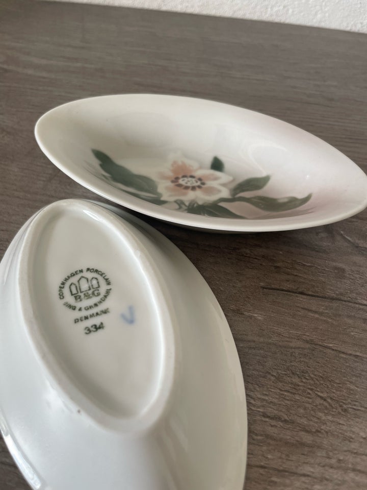 Porcelæn 2 assietter Bing og