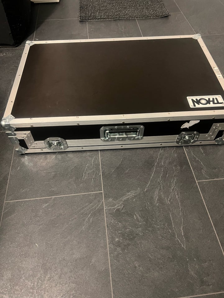 Flightcase til DJ Controller THON