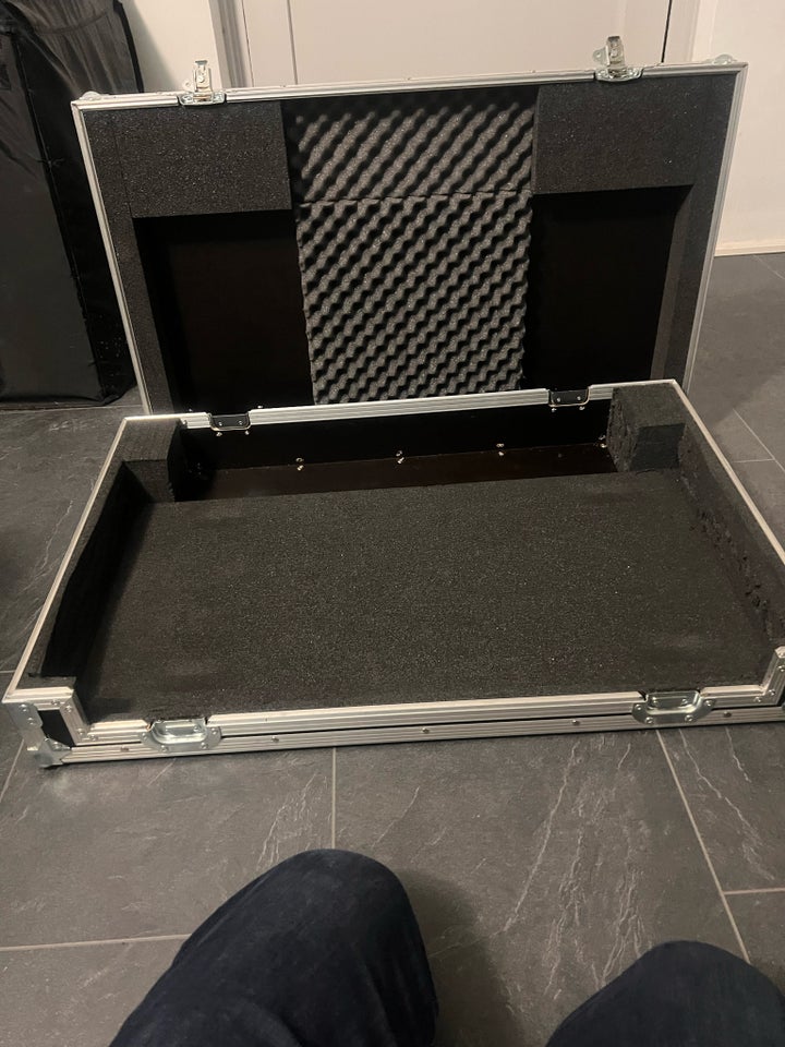 Flightcase til DJ Controller THON