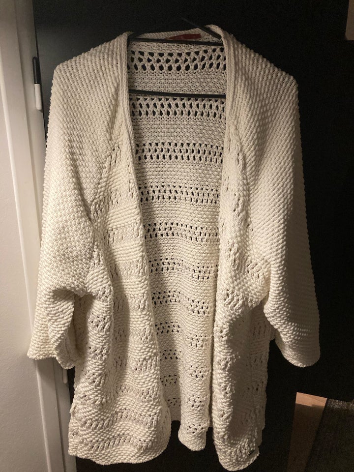 Cardigan, Esprit, str. 42