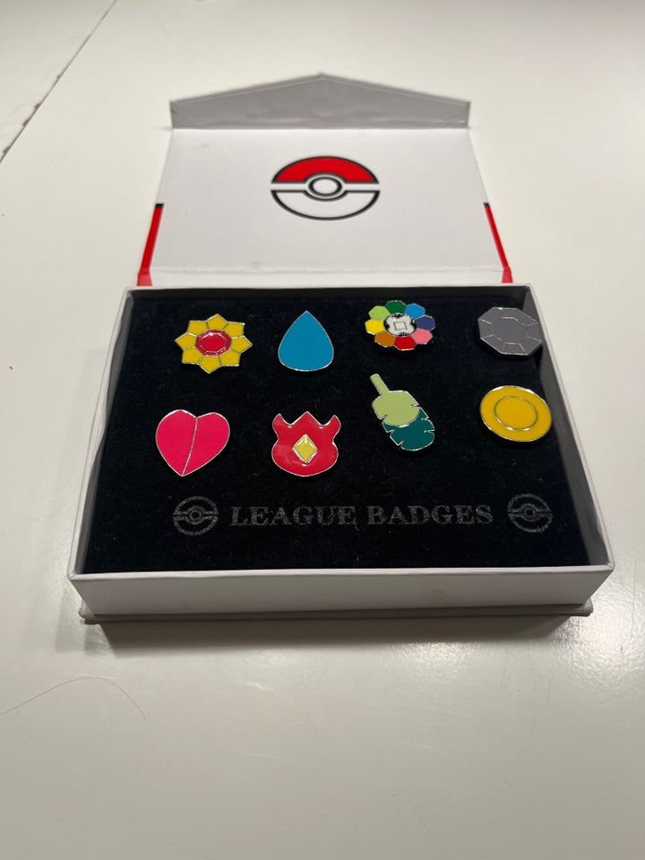 Badges, Pokemon badges pins