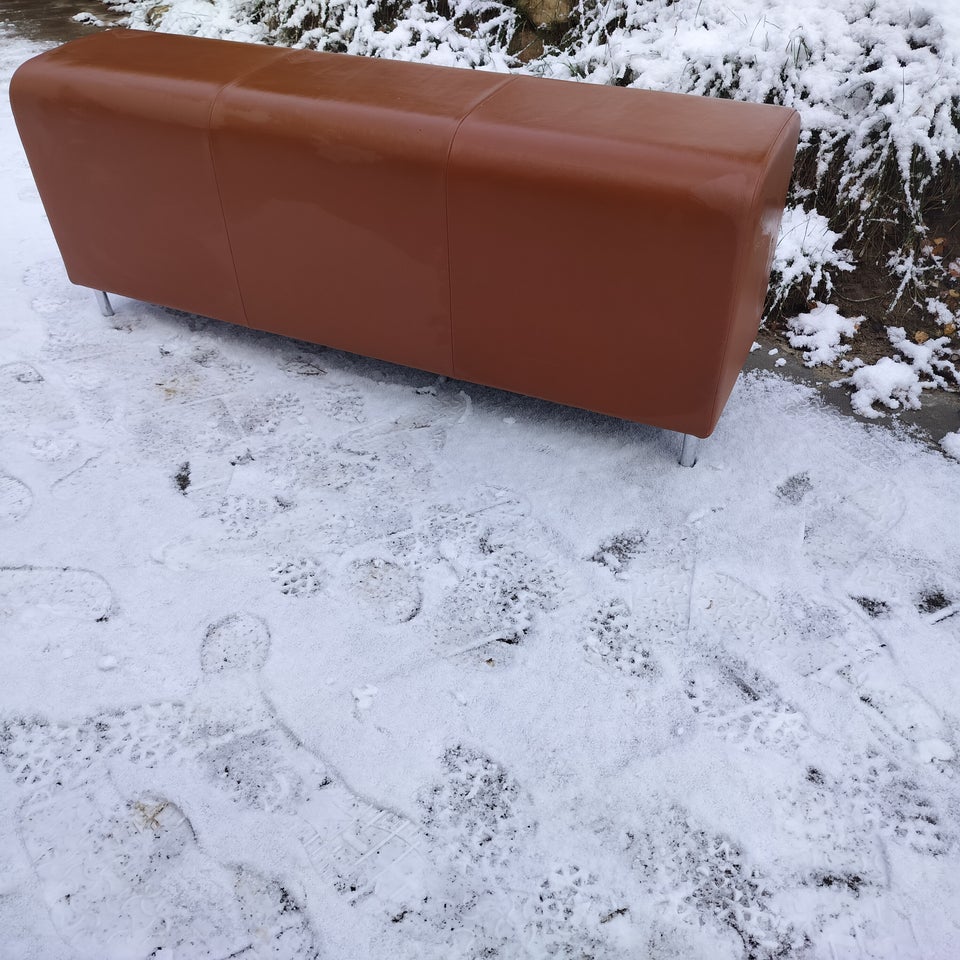 Anden arkitekt, Bænk/ bench.