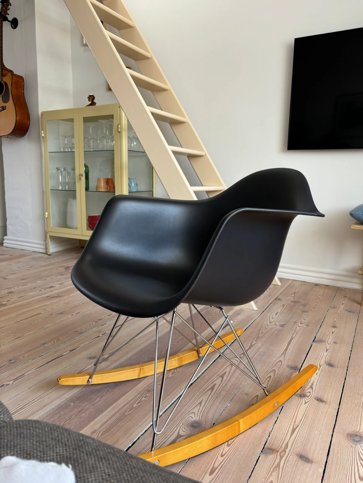 Eames, Plastic Armchair (RAR),