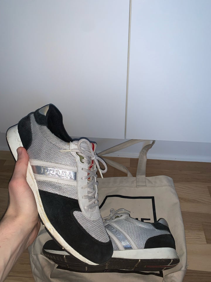 Sneakers, PRADA, str. 44