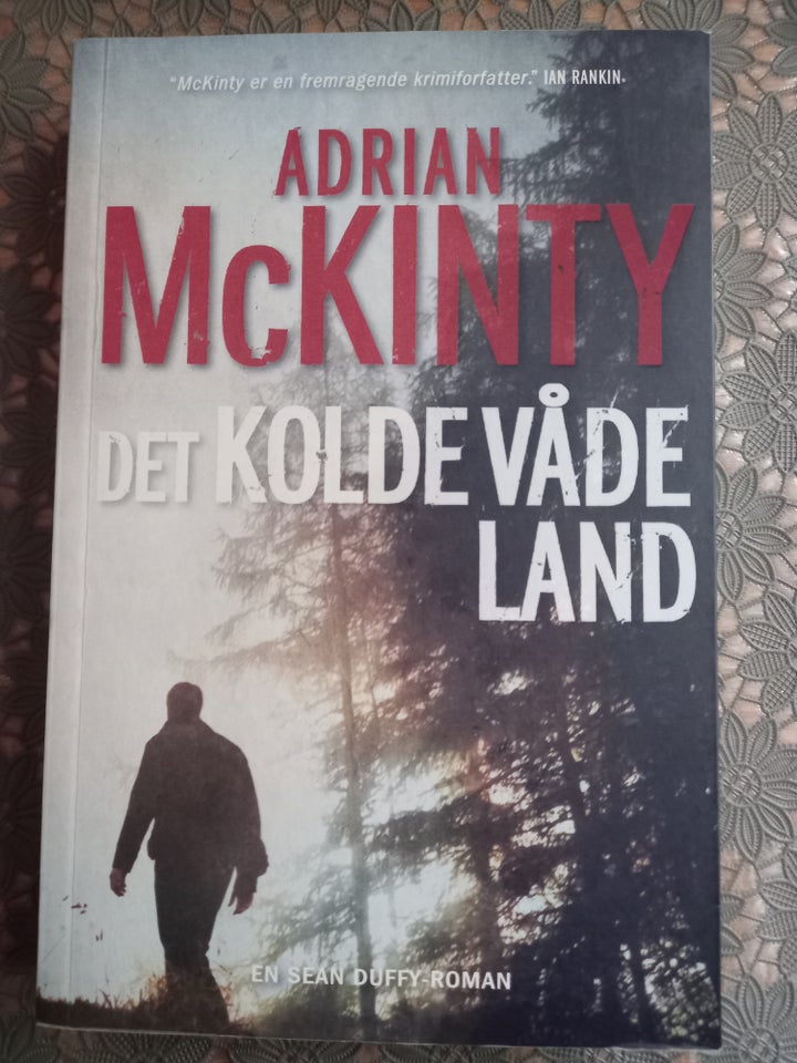 Det kolde våde land, Adrian