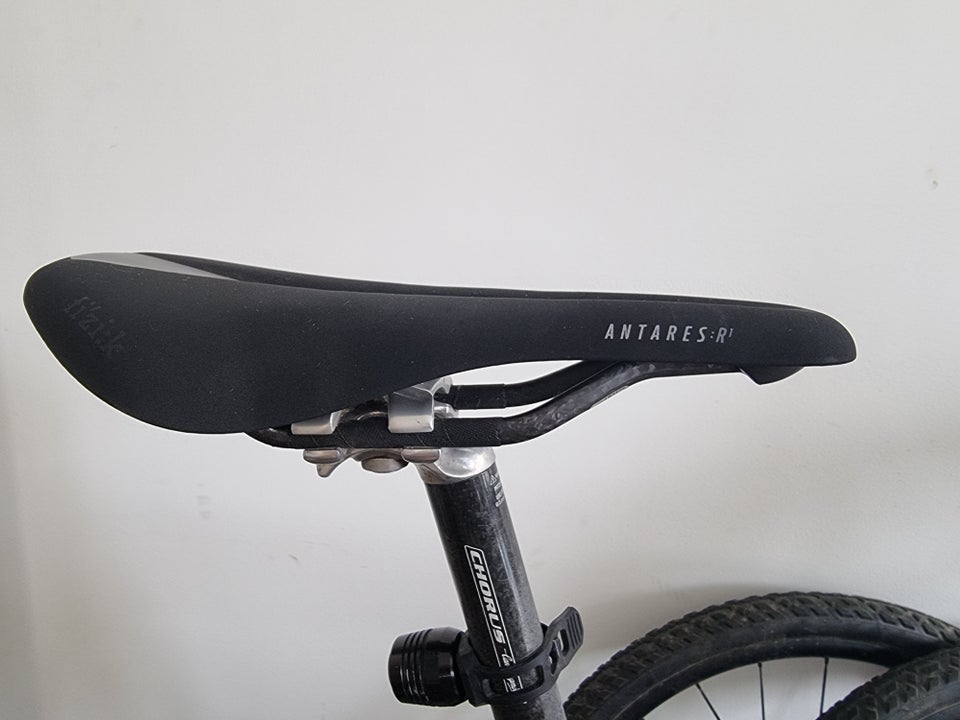 Sadel Fizik Antares R1