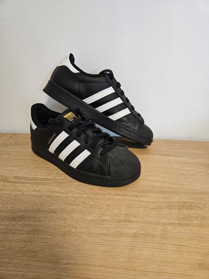 Sneakers Adidas superstars str