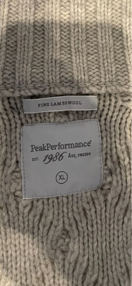 Cardigan, Peak Performance , str.