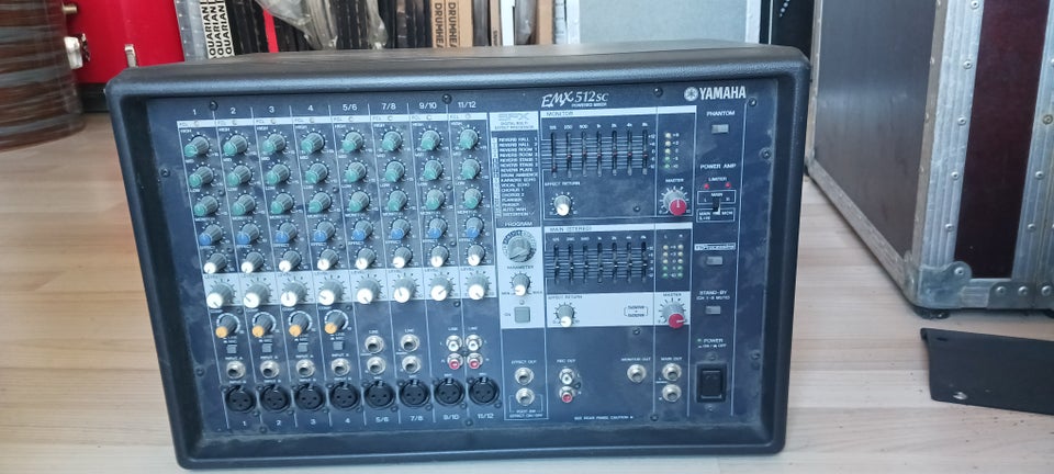 Mixer, Yamaha EMX512SC