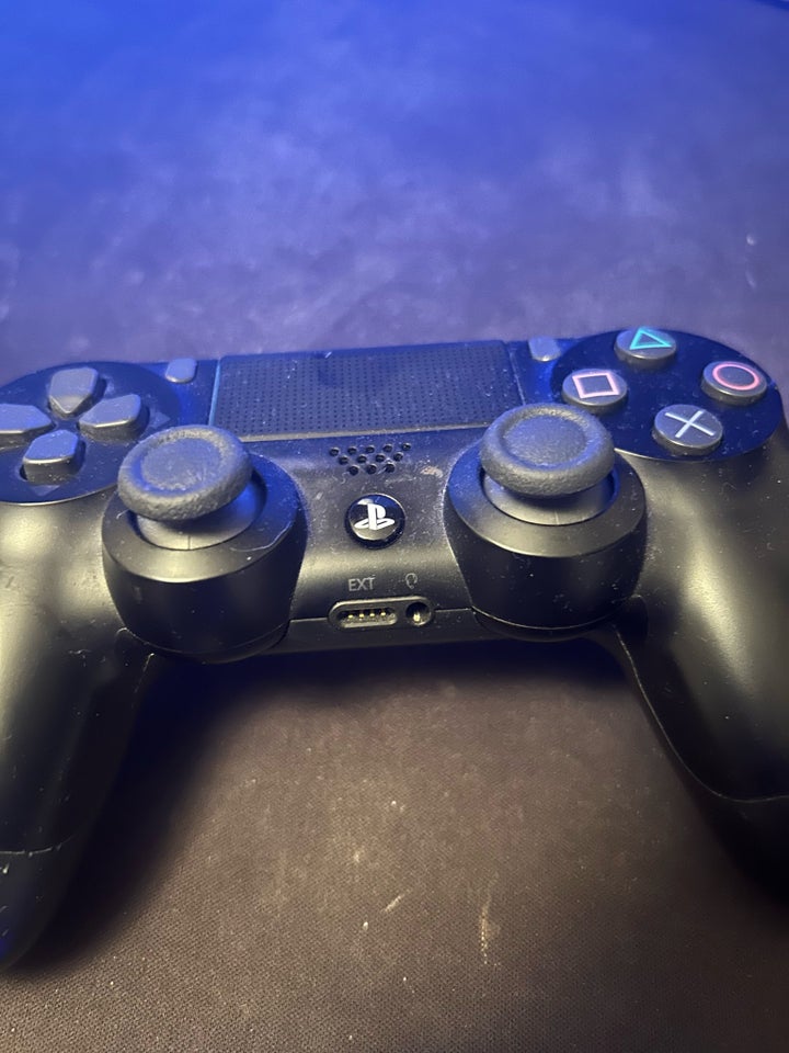 Ps4 controllere, PS4