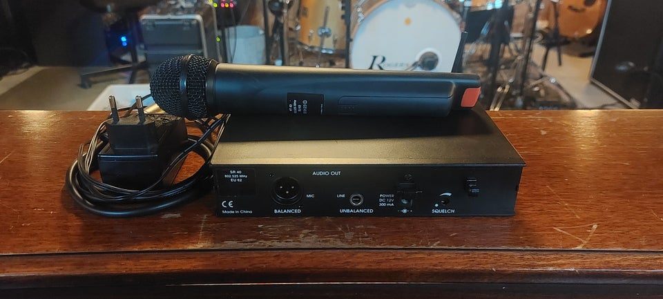 Trådløs mikrofon AKG UHF HT/SR40