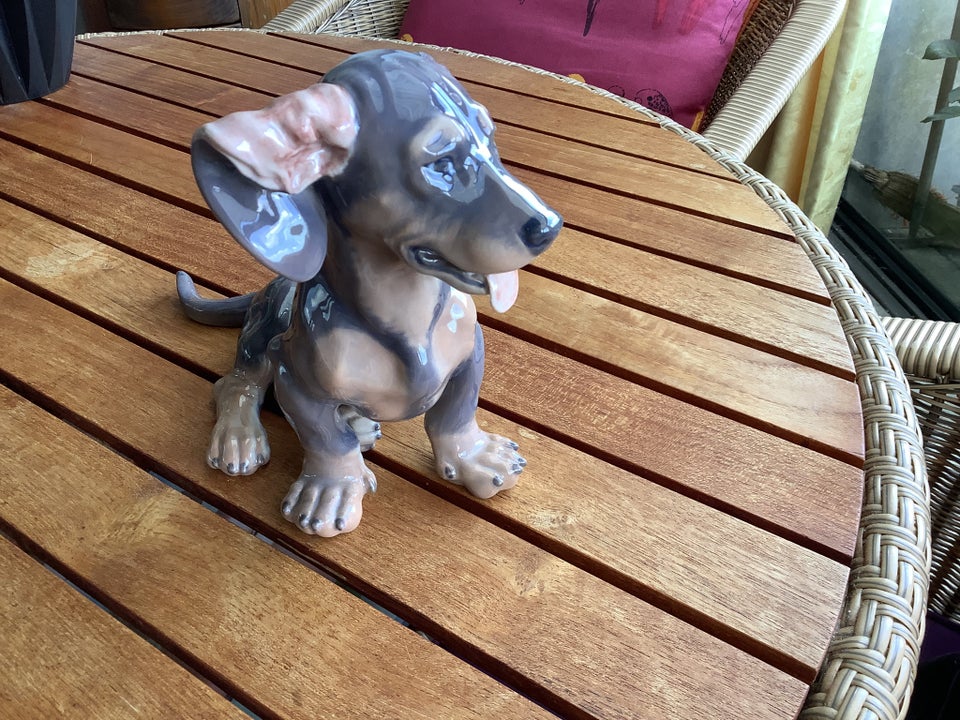 Porcelænshund af gravhund nr078