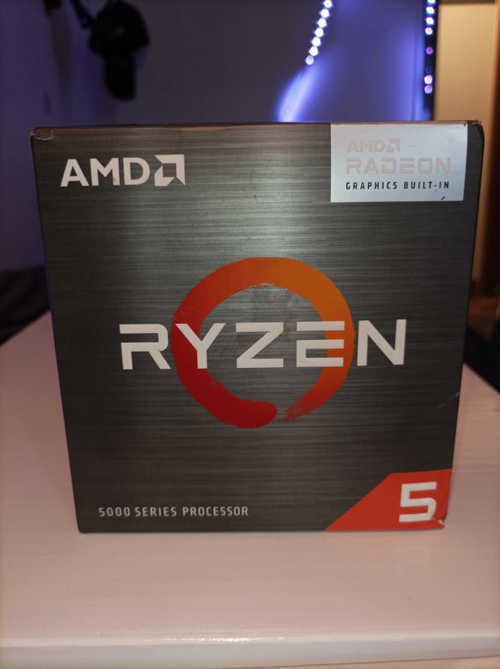 AMD Ryzen 5 5600G AMD Ryzen 3 3200G