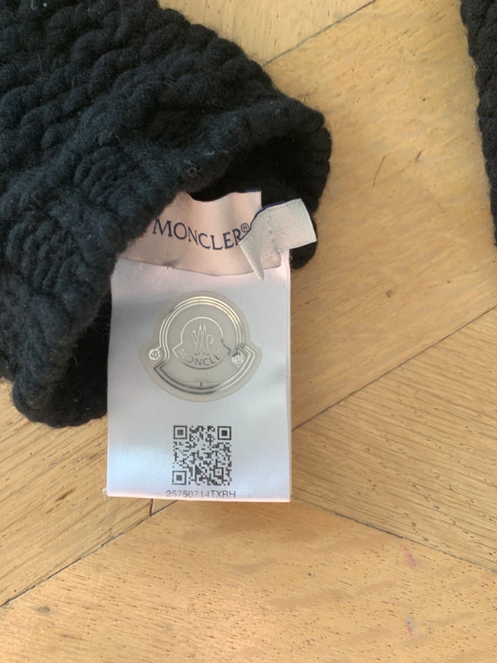 Hue, Hue og handsker, Moncler