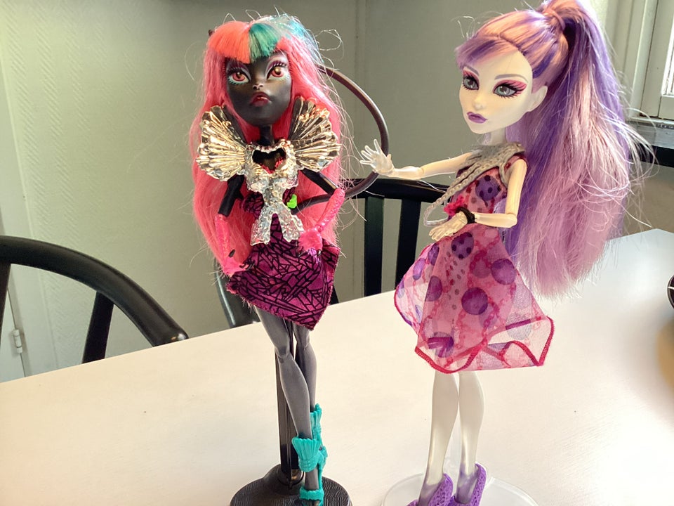 Barbie, Monster High dukker