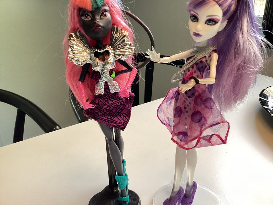 Barbie, Monster High dukker