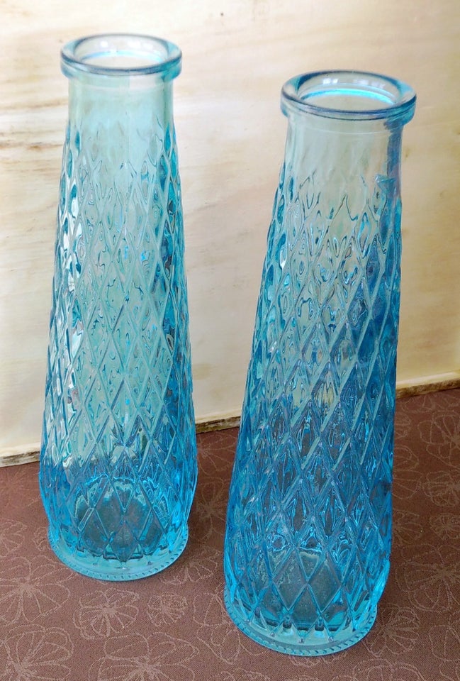 Vase, 6 glas vaser i glas blå rød og