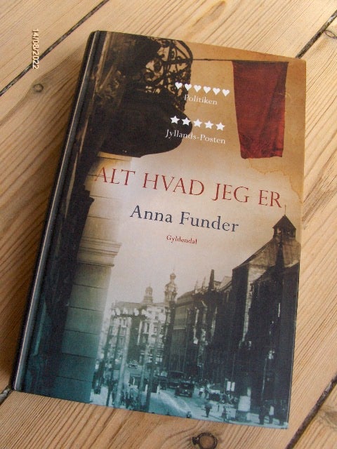 ALT HVAD JEG ER Anna Funder genre: