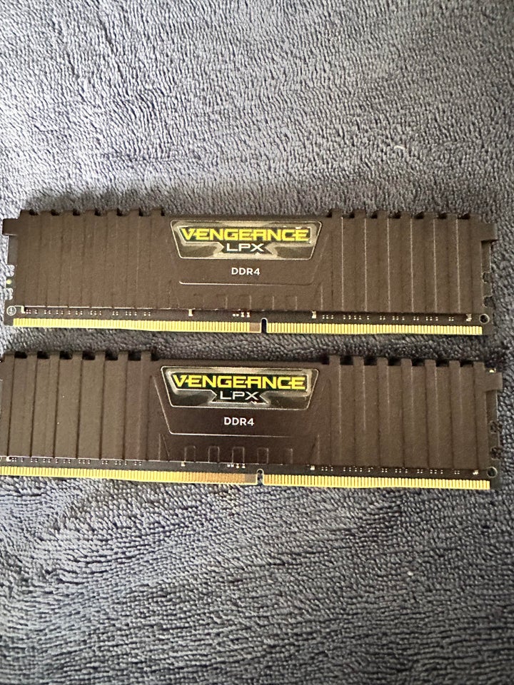 Vengeance 32 DDR4 SDRAM