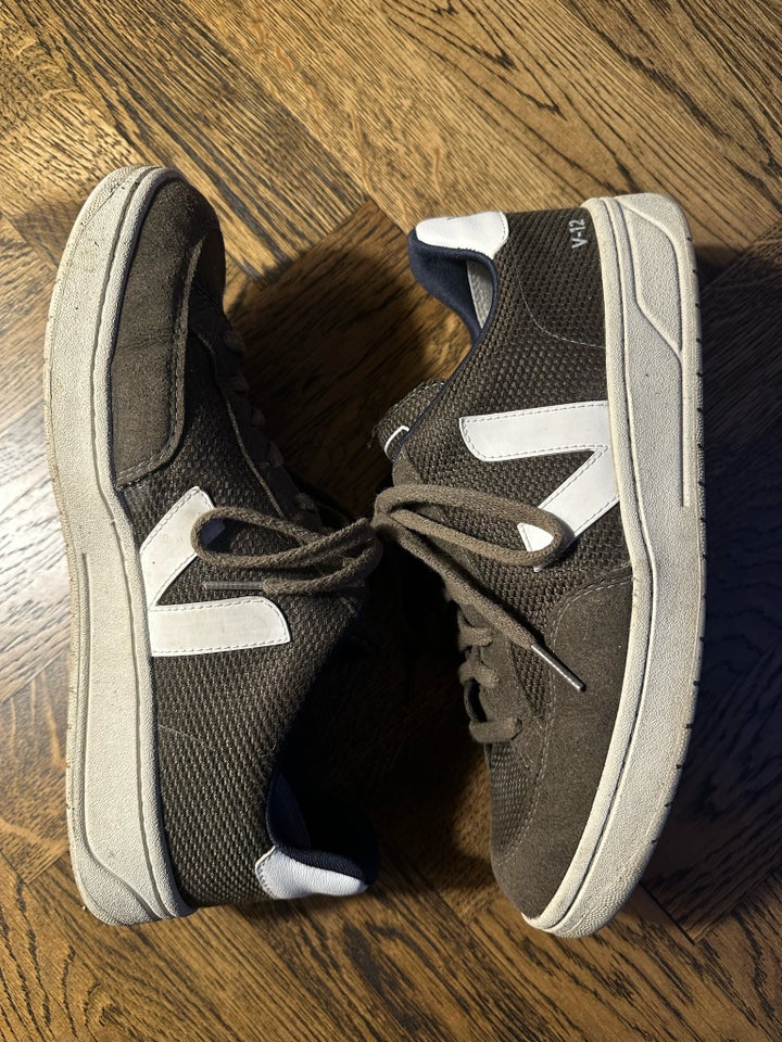 Sneakers Veja str 42