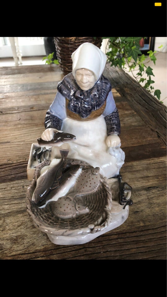 Forskellige porcelænsfigurer,