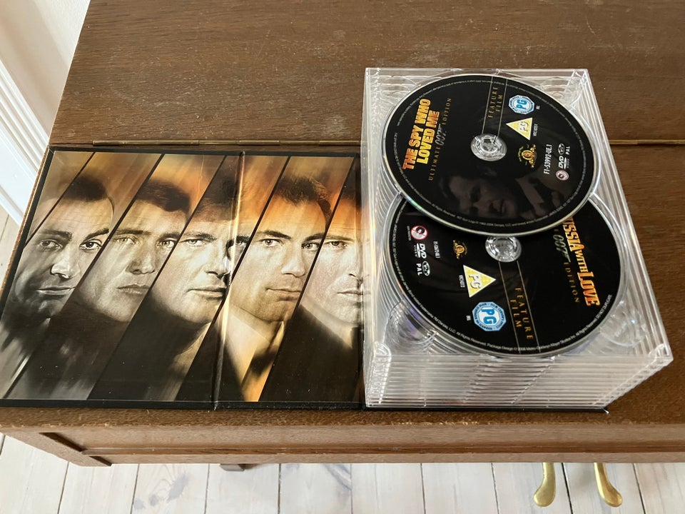 Bond 50, DVD, action