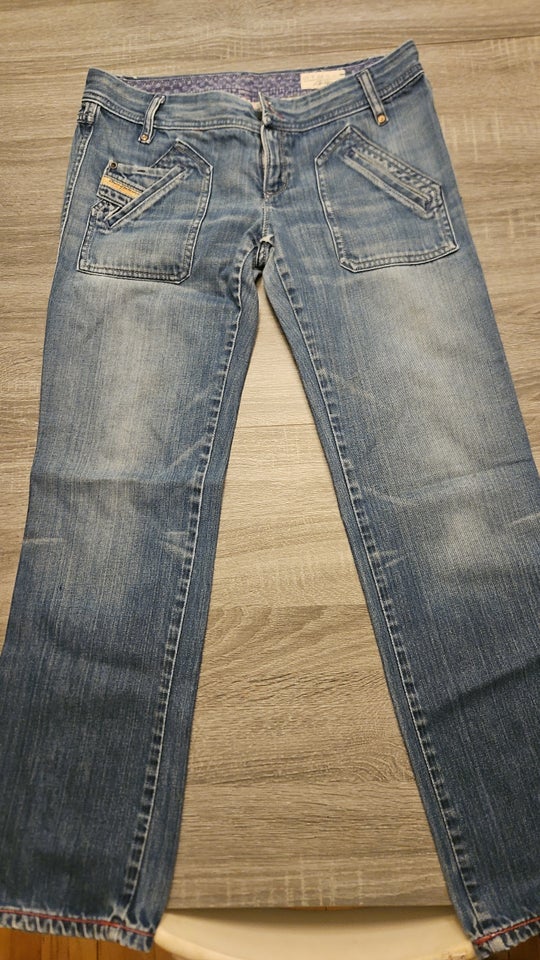 Jeans, Diesel, str. 29