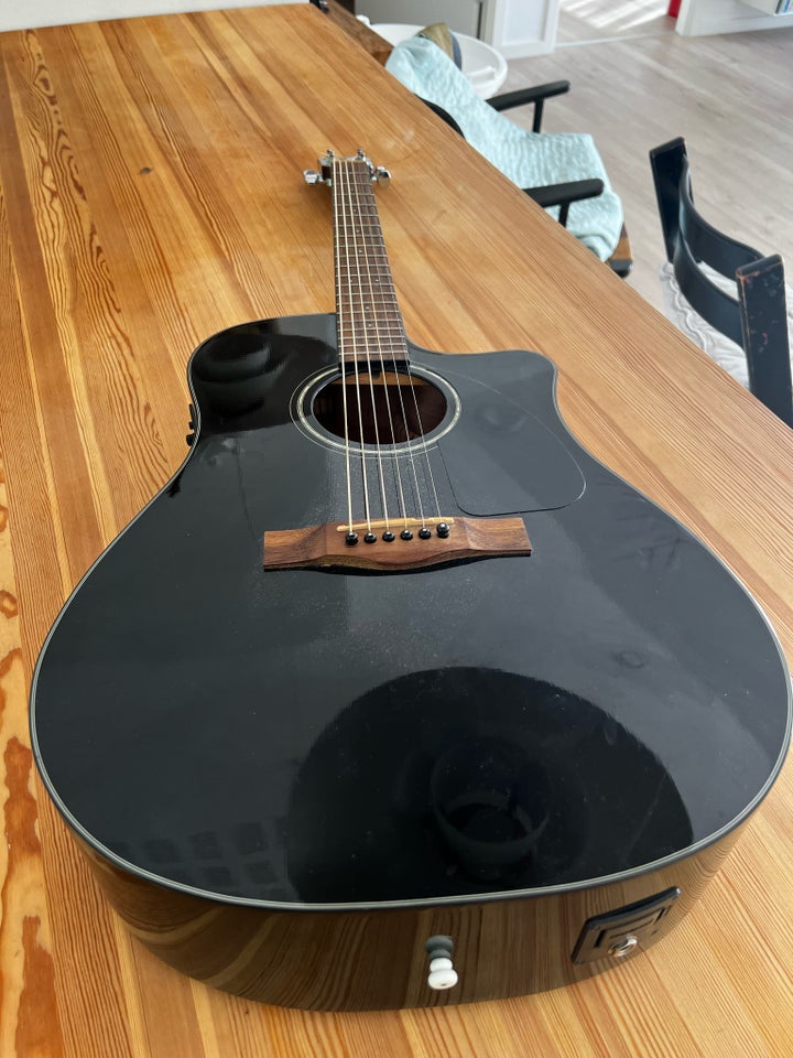 Halvakustisk, Fender CD60CE