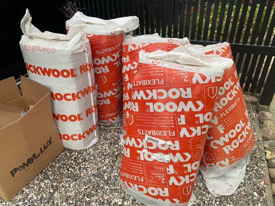 Blandede Rockwool pakker stået i