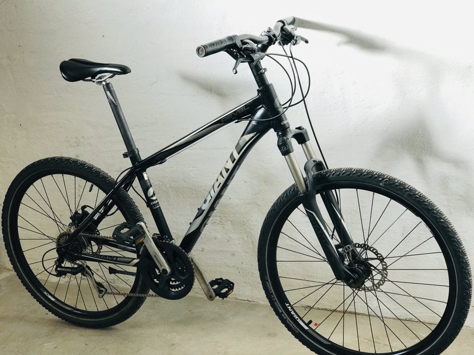 Giant ALUXX, hardtail, 16 og hjul er