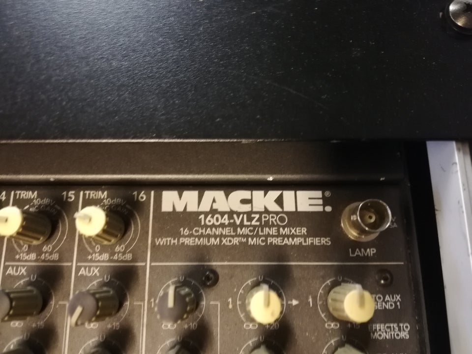 Mixer, Mackie 1604-VLZ pro