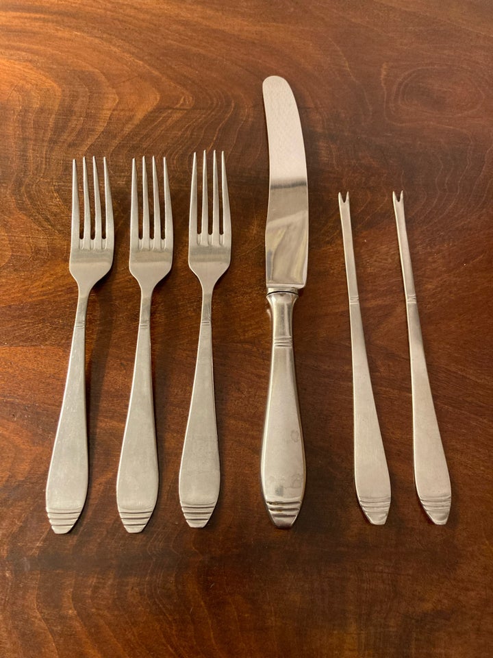 Bestik 3 gafler 1 kniv og 2