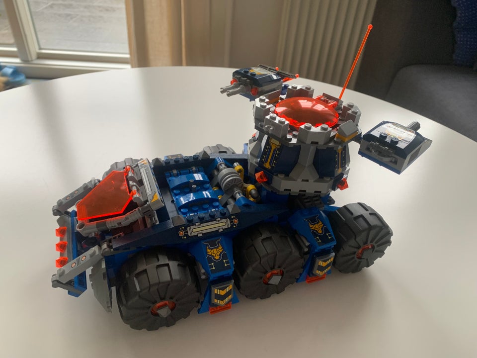 Lego Nexo Knights, Axl’s Tårnbærer