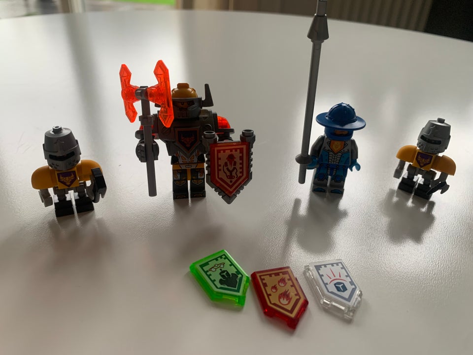 Lego Nexo Knights, Axl’s Tårnbærer