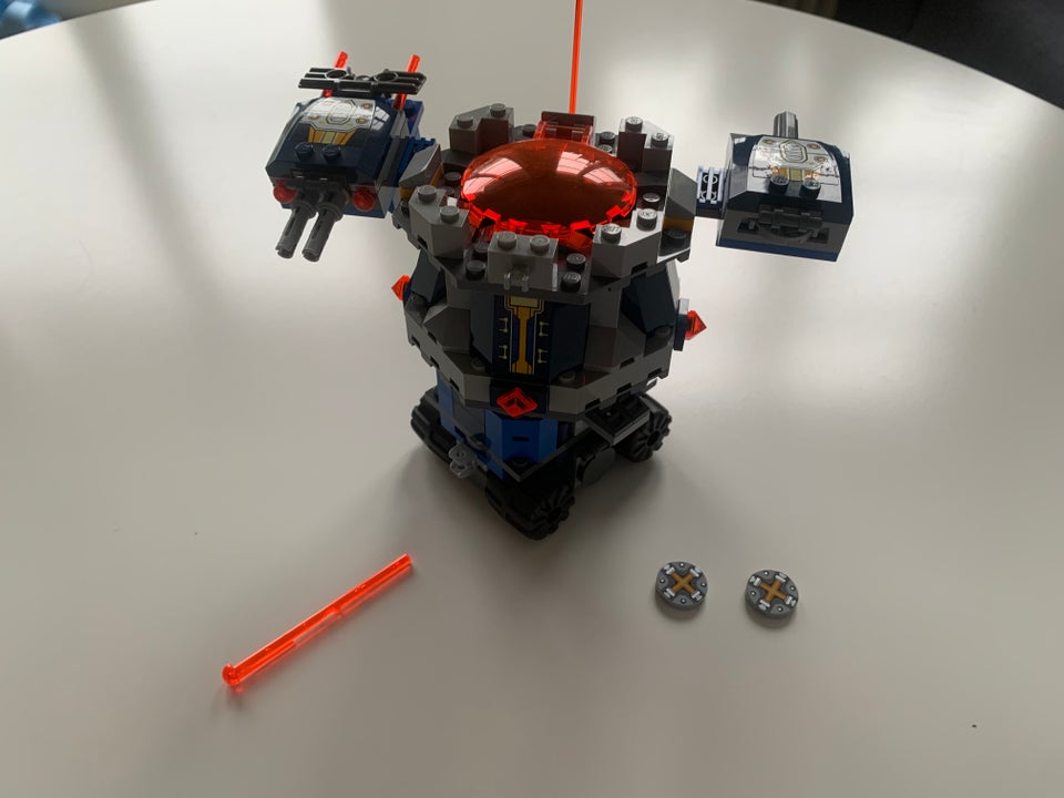 Lego Nexo Knights, Axl’s Tårnbærer